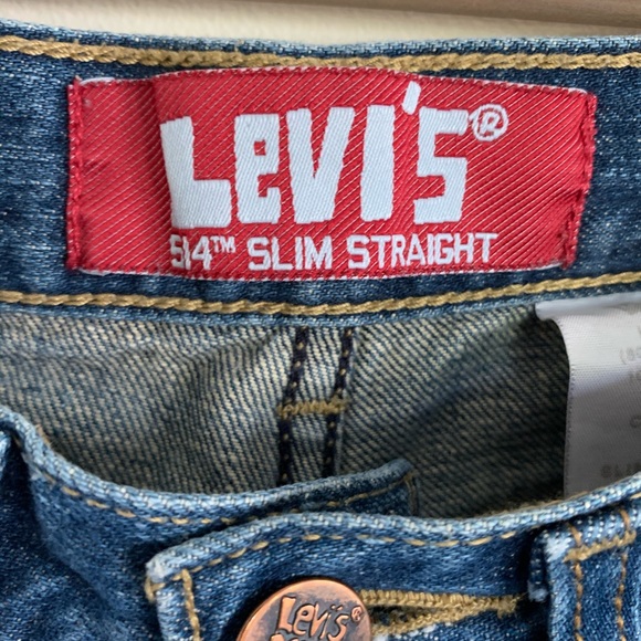 Mid Rise Levi’s - Picture 2 of 4